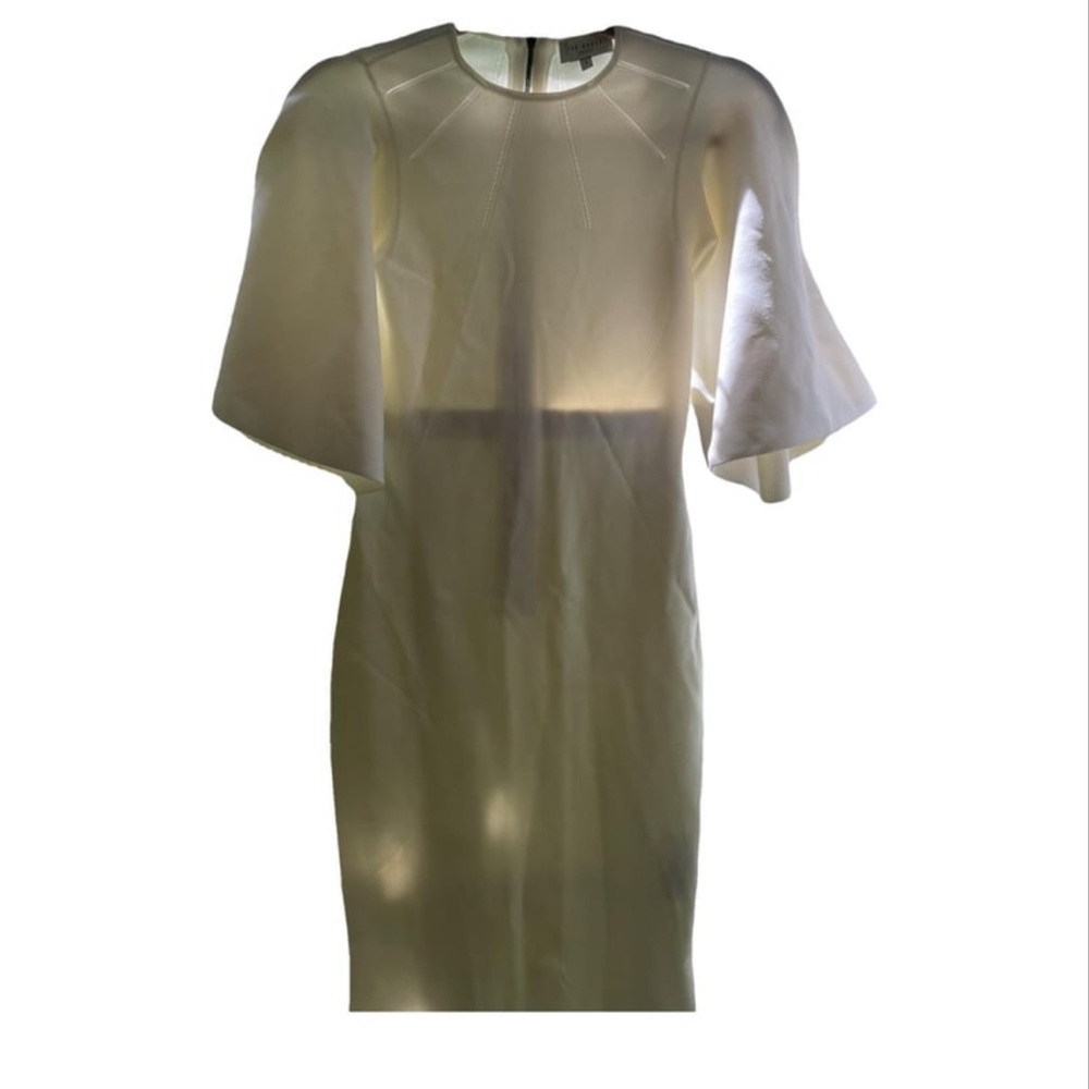 Small stain barely noticeable.Extremely cute dress and super flattering!